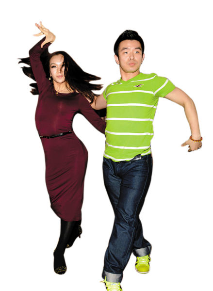 国标高手李文黄欢为广州新年舞会添彩