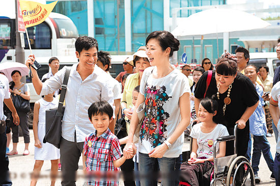 戏中的郭晋安和万绮雯是一对欢喜冤家