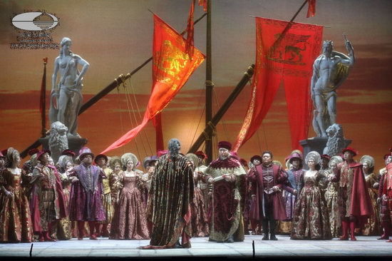 国家大剧院版《奥赛罗》舞美很新颖