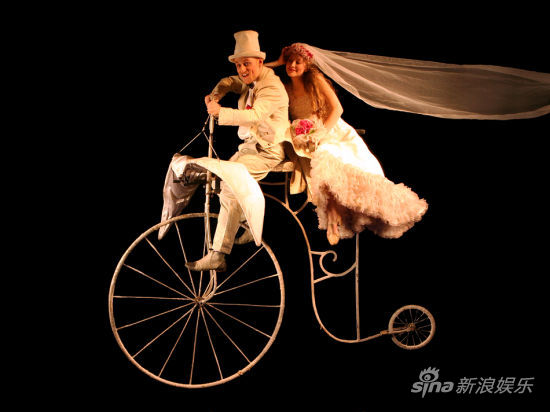 捷克第一黑光剧团《飞吧！小单车》