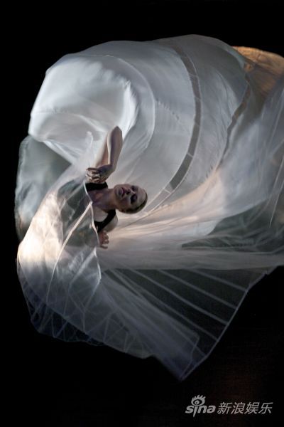 芬兰苏珊兰娜尼舞蹈团《心路潜行》摄影：Sakari Viika