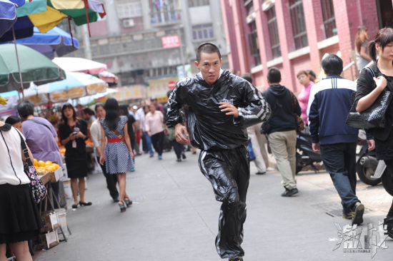 在电影中，四十多岁的程辉决定重登拳坛进行魔鬼训练