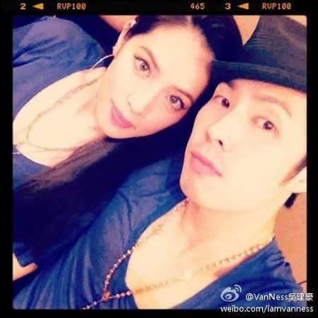 吳建豪(右)和千金女友Arissa(左)在七夕宣告結婚了