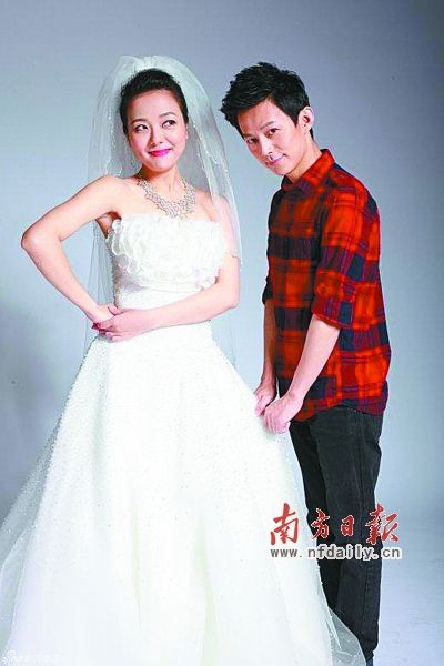 《撒娇女王》中何炅和杨乐乐上演“姐弟恋”。