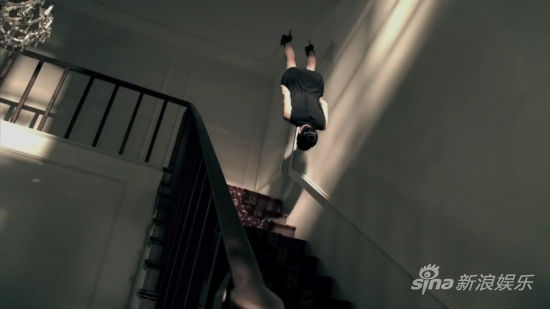 《美国怪谭：女巫团》最新“倒悬女”剧照