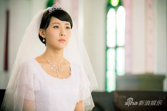 贾青婚纱照美艳动人