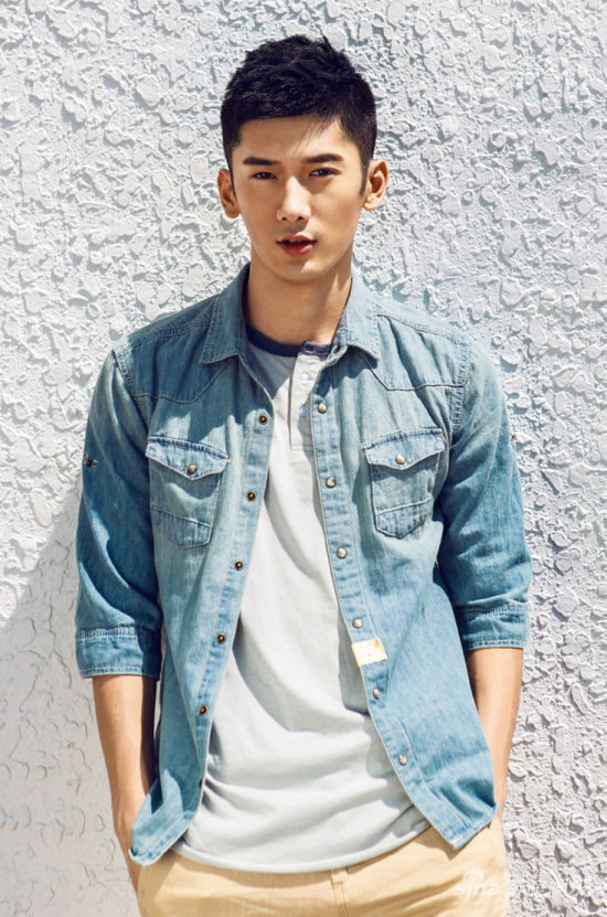 刘芮麟饰莫小康