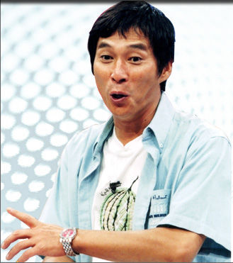 58岁的日本主持界第一人明石家秋刀鱼