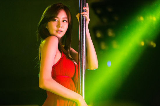 Uee 黄金彩虹 首拍秀钢管舞剧情引期待 手机新浪网