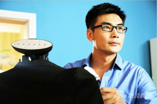 武家辉《爱闪亮》饰何志文