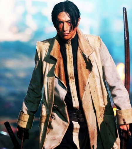 《浪客剑心》伊势谷友介饰演的四乃森苍紫《浪客剑心》田中泯饰演的柏崎念至