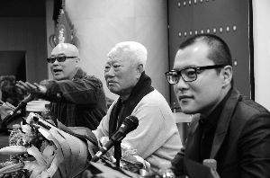 郑渊洁与父亲郑洪升（中）、儿子郑亚旗（右）