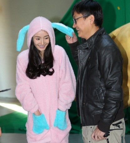 杨幂这身装扮看不出怀没怀孕