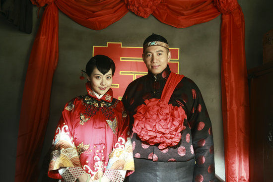 谷智鑫还在微博中贴出了与演员原雨的"结婚