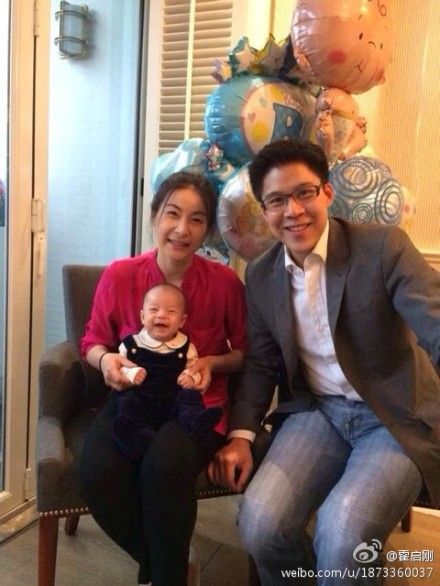 郭晶晶霍启刚全家福