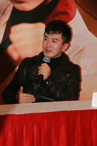 新浪娱乐讯 由周小兵指导,郭家铭[微博],巩汉林,斓曦[微博]主涯的