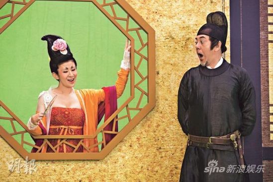 黄秋生客串古代嫖客，与吴君如斗戏。