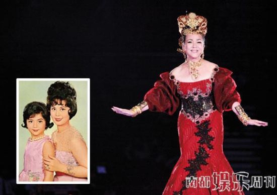 冯宝宝作为童星时与谊母林黛的合影。