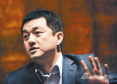 2013年12月18日，网友周筱赟举报李亚鹏，称其涉嫌借公益项目“书院中国”基金会敛财。