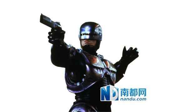 《机械战警》