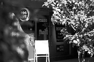 696 Live是上海几家Live House中最小、最有人情味儿、亦是生存最艰难的一家。