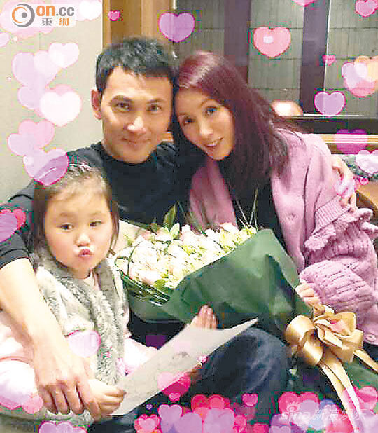 脸形变尖的郭可盈，与林文龙育有一女。