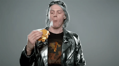 连吃汉堡都又快又萌(图源：lawyerupasshole@Tumblr)