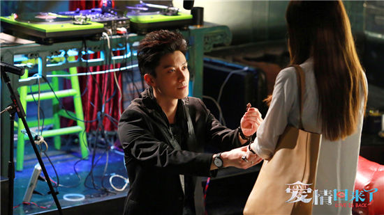 《爱情回来了》曝预告 乔任梁为爱湿身