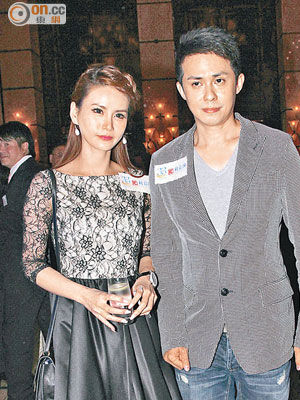 图：盛品儒和蔡一凤分手后，两人昨天出席同一活动，合照时表现尴尬。