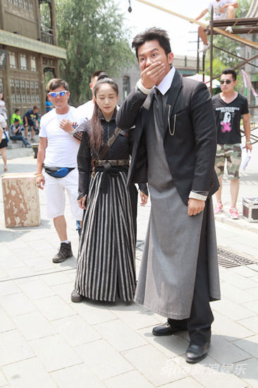 李晨在戏中耍宝搞怪