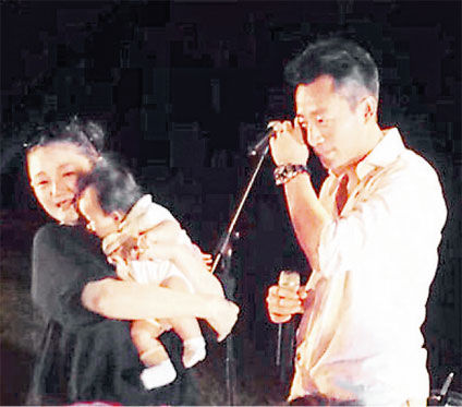 汪小菲和大S一家三口