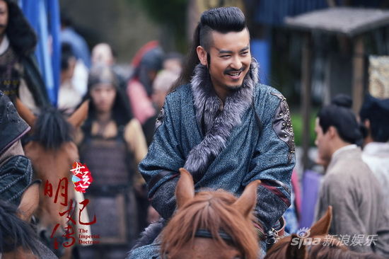 袁文康造型霸气