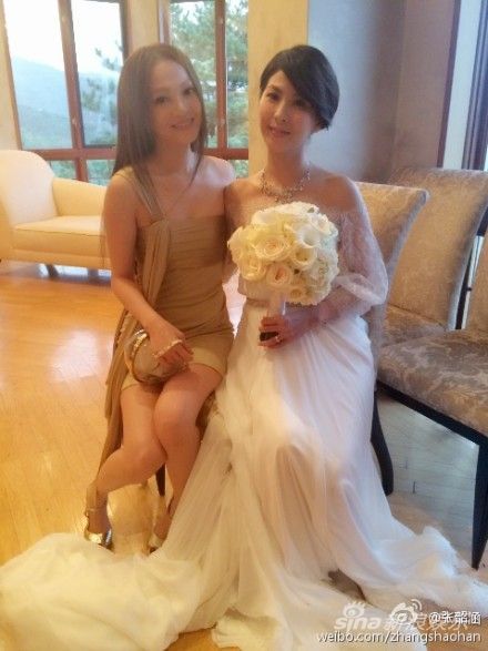 张韶涵出席许茹芸婚礼送祝福