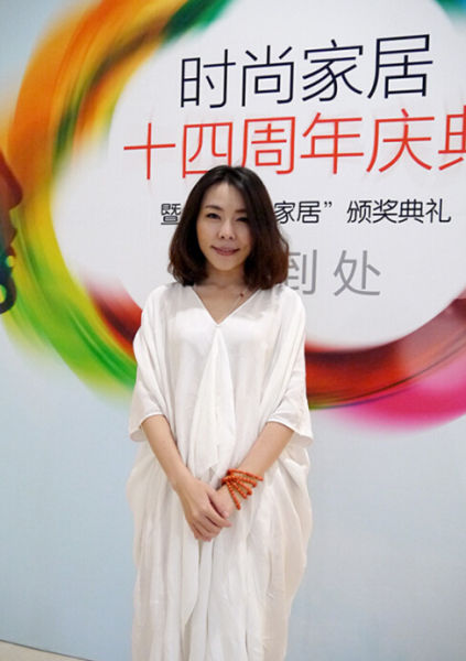 日前,拥有歌手,音乐导师,艺术治疗师,舞台剧演员等多重身份的魏雪漫