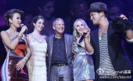 李玟的国际化身份令其与火星哥、J.Lo都有很好私下关系