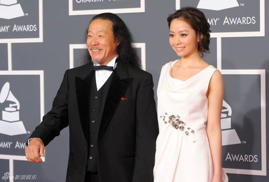 张靓颖与喜多郎走红毯