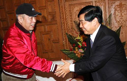 19日上午，省委常委、市委书记仇和在市委会见陈凯歌