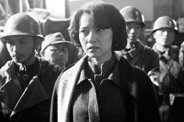 高圆圆扮演金陵女子学院教师姜淑云