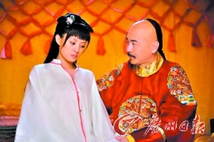 　　陈建斌演雍正，观众批“扮相太老”。