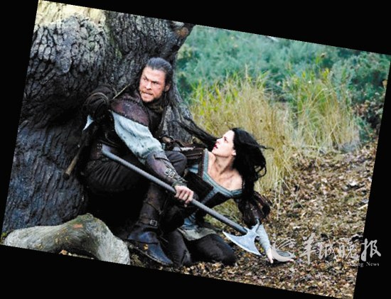 　　《白雪公主与猎人》中的白雪公主与猎人