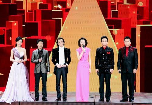 离羊年春节仅剩5个月时间,但央视春晚总导演名单却