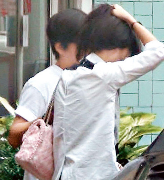 张柏芝新婚曝光带子进餐