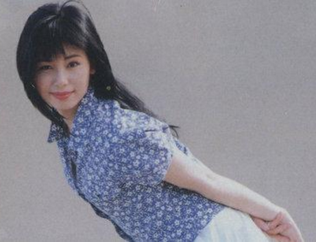 如今消声匿迹苏荃扮演者冯晓文近日有媒体拍到她出席内地某活动的照片