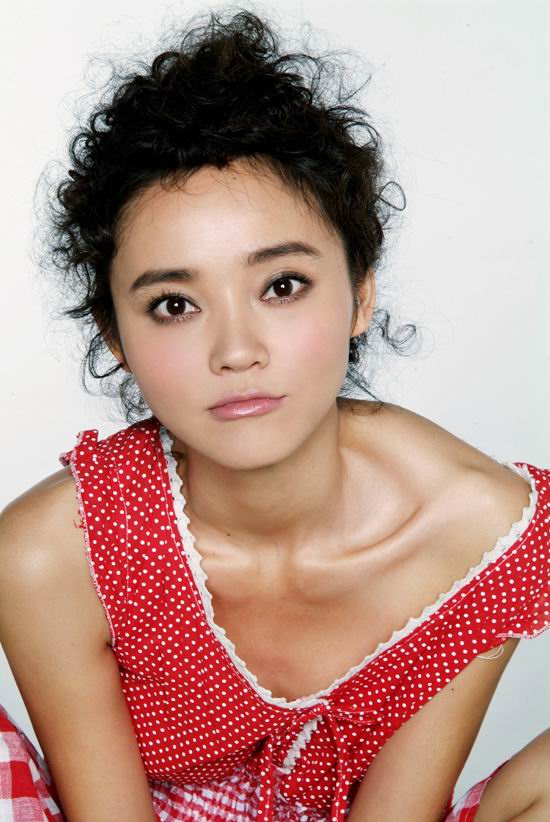 资料图片:演员杨梅精彩写真(1)