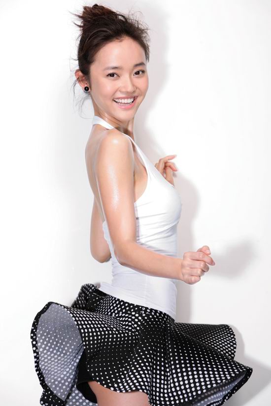 资料图片:演员杨梅精彩写真(17)