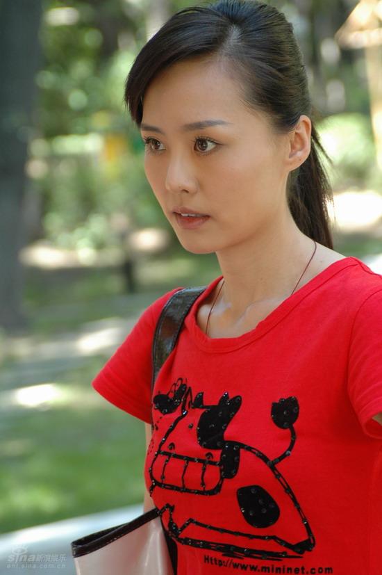 资料图片:《鹰与枭》剧照--李冰饰演狄雪菲