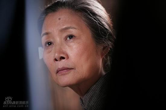 资料图片电视剧寒夜主演汪母