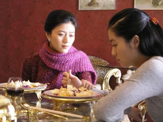 资料图片:电视剧《狂花凋落》第二批剧照(33)