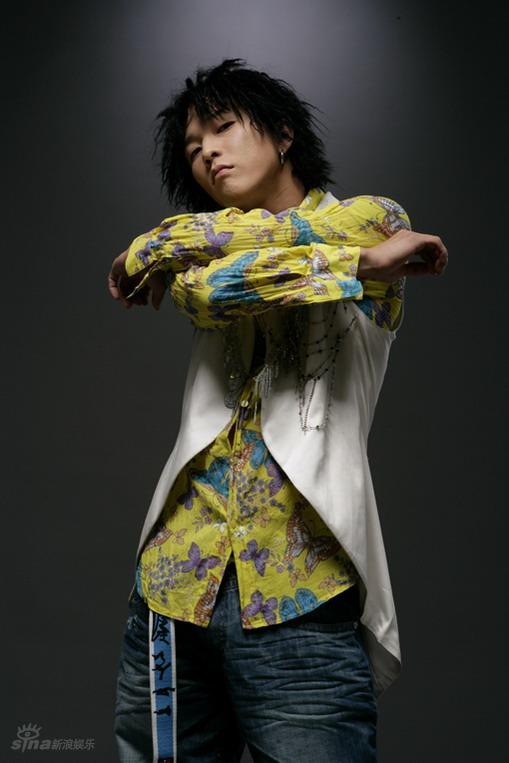 资料图片:韩国舞王poppin贤俊精彩写真(12)