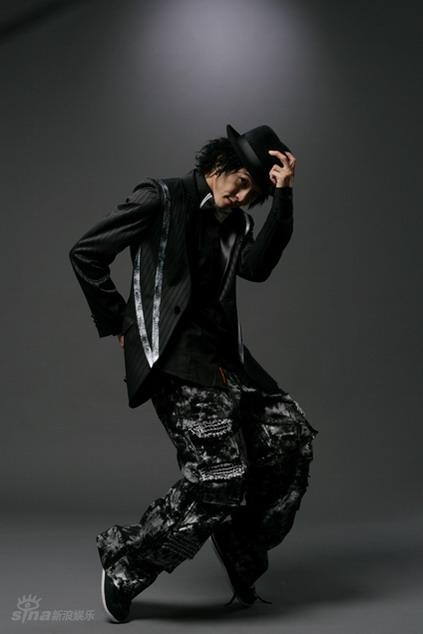 资料图片:韩国舞王poppin贤俊精彩写真(18)